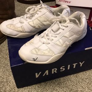 Cheer shoes
